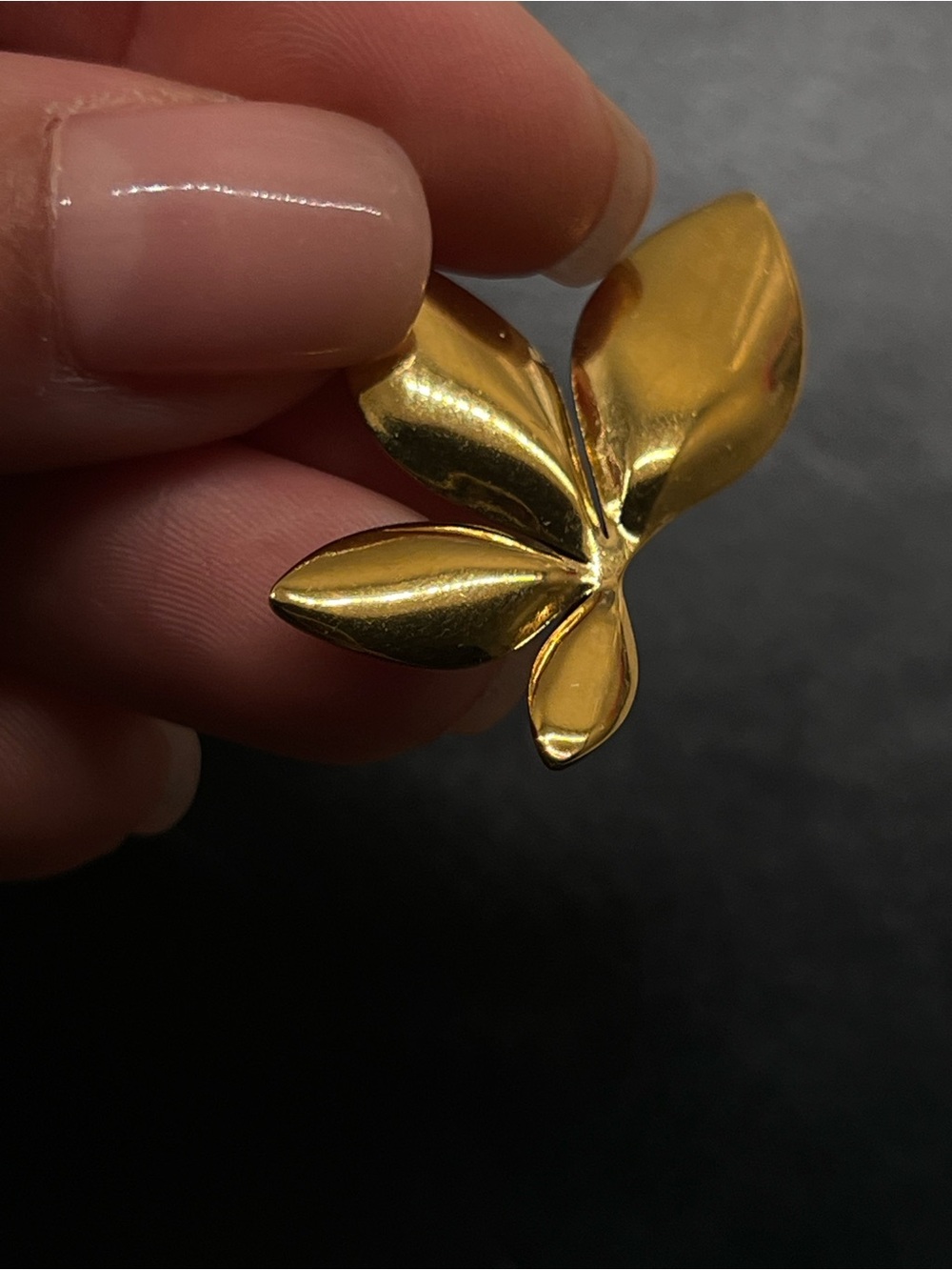 VELLE GOLD PETAL EARRING
(one piece)